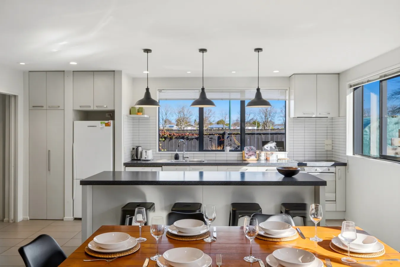 Spacious 3BR Family Home 5 Mins to CBD Free Parking 17