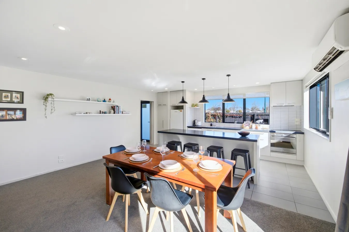 Spacious 3BR Family Home 5 Mins to CBD Free Parking 18