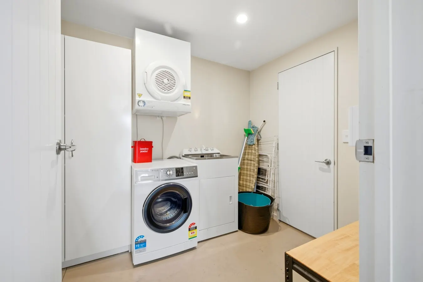 Spacious 3BR Family Home 5 Mins to CBD Free Parking 8