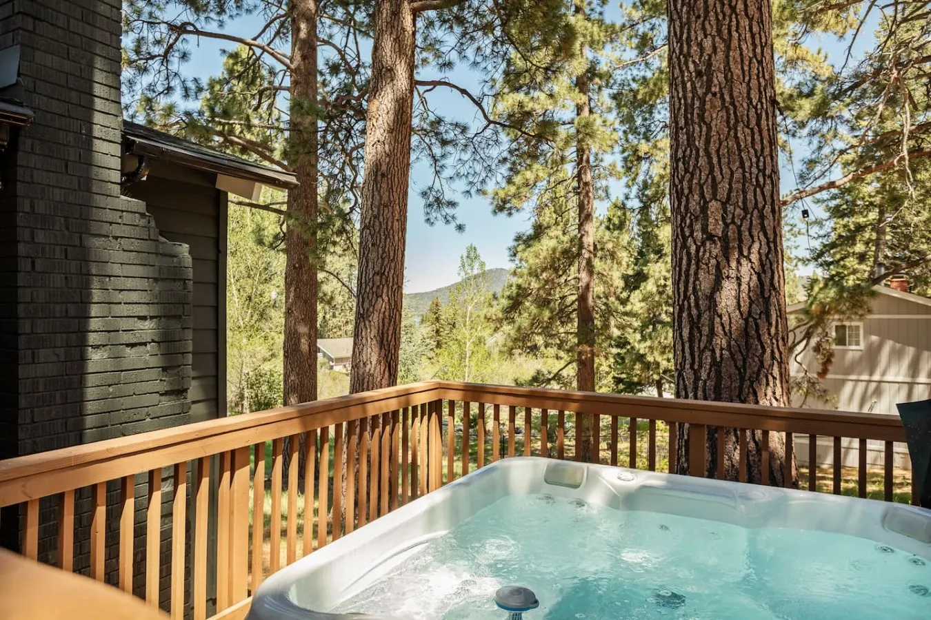 Village Hideout- Walk to Village & Lake, Hot Tub — photo 5