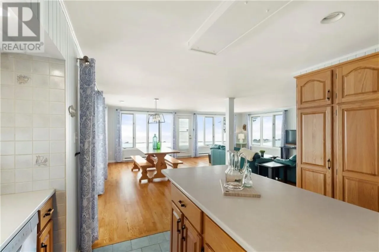 East Coastal- Waterfront Cottage — photo 2