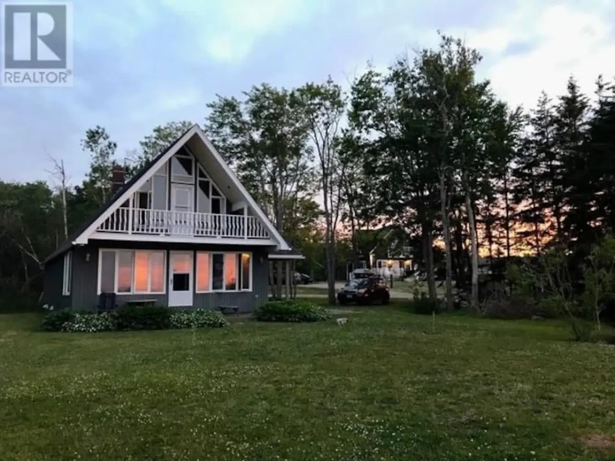 East Coastal- Waterfront Cottage 11