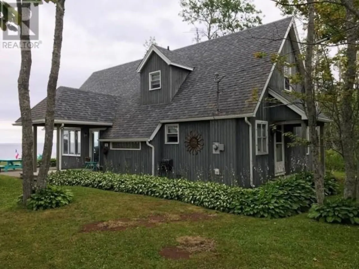 East Coastal- Waterfront Cottage 12