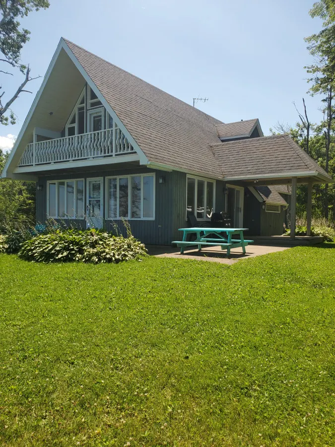 East Coastal- Waterfront Cottage 14