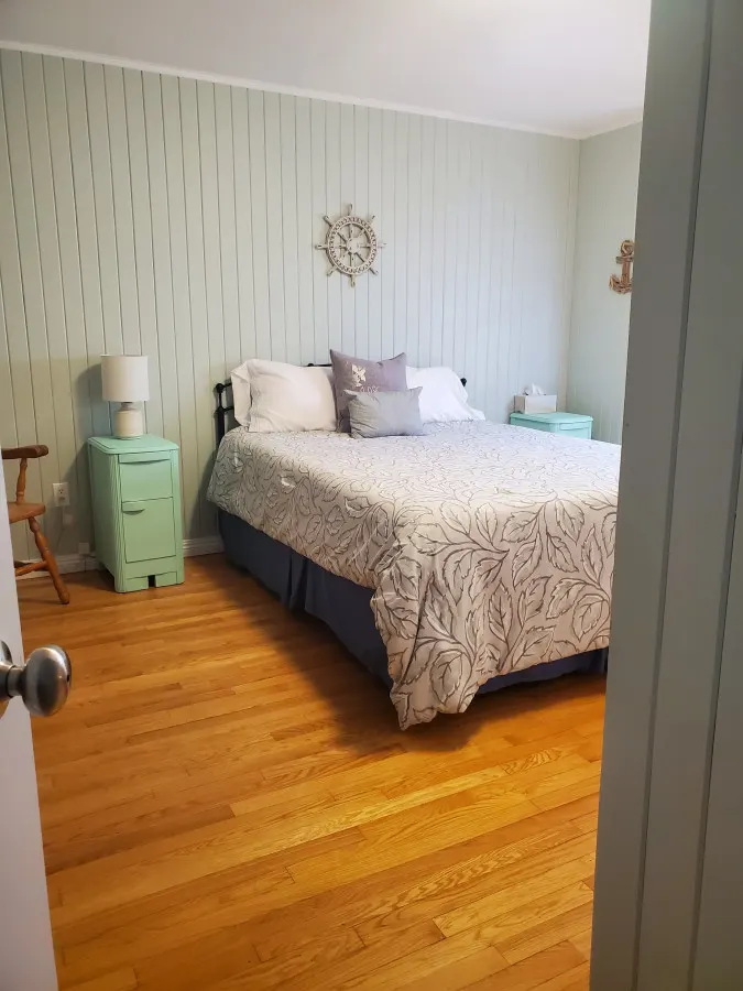 East Coastal- Waterfront Cottage 15