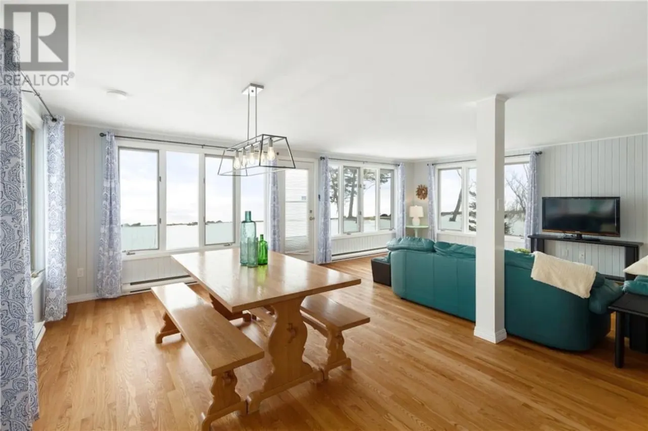 East Coastal- Waterfront Cottage — photo 3