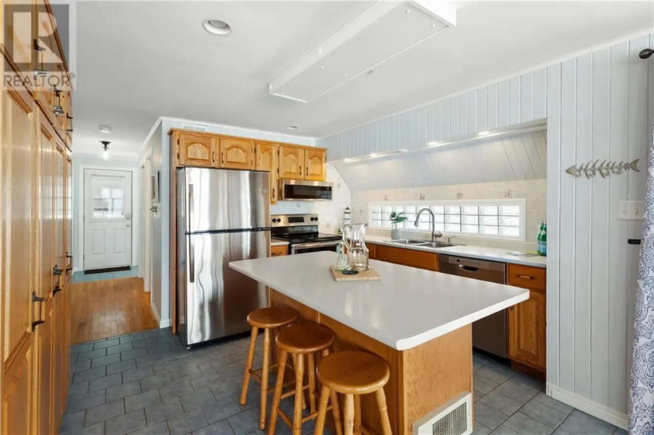 East Coastal- Waterfront Cottage 6