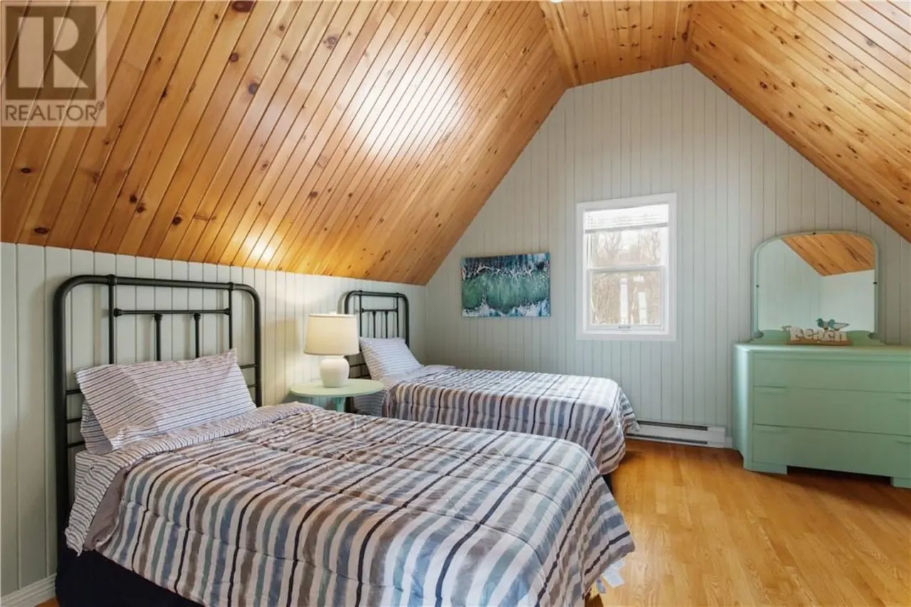 East Coastal- Waterfront Cottage 7