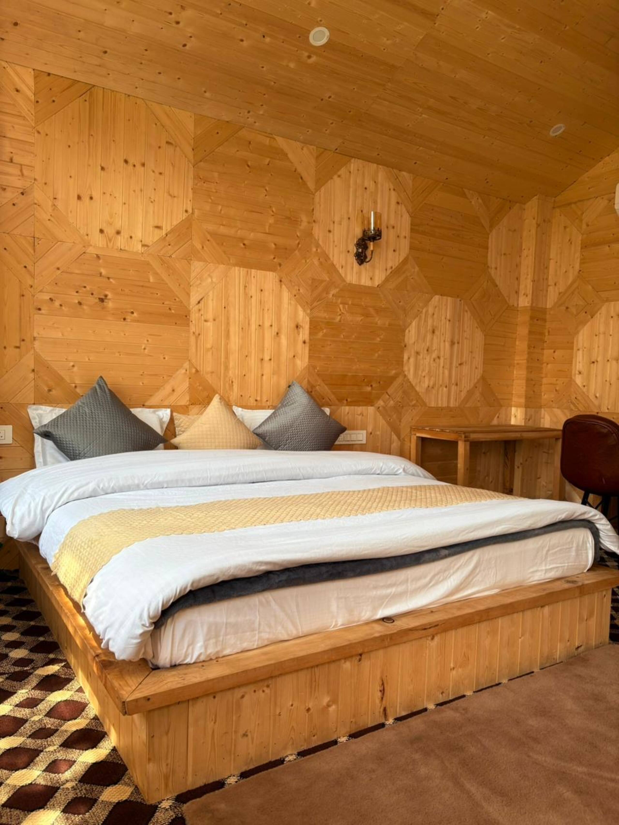 whynothere_stays : Treehouse with private Jacuzzi 11
