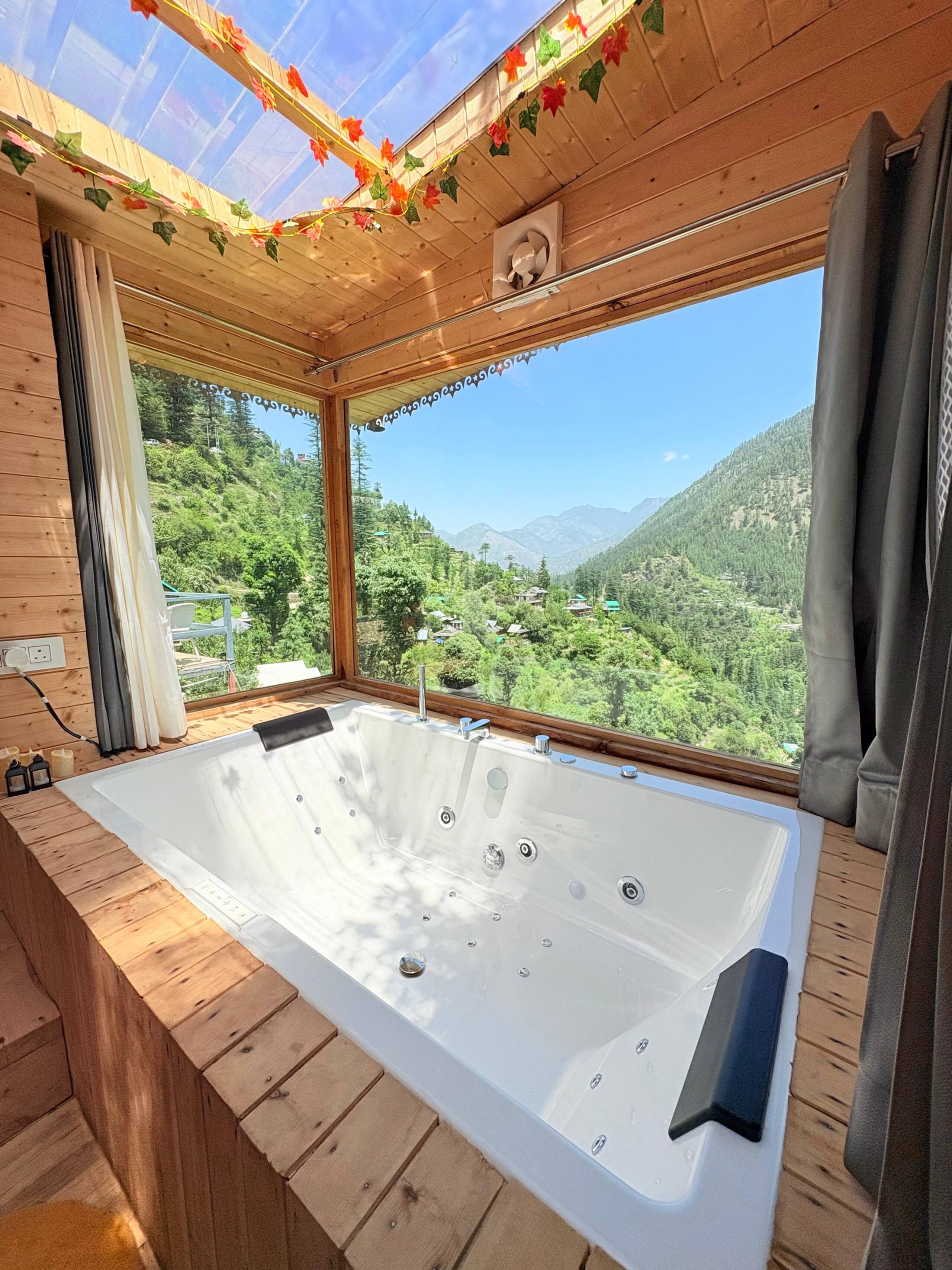 whynothere_stays : Treehouse with private Jacuzzi 12