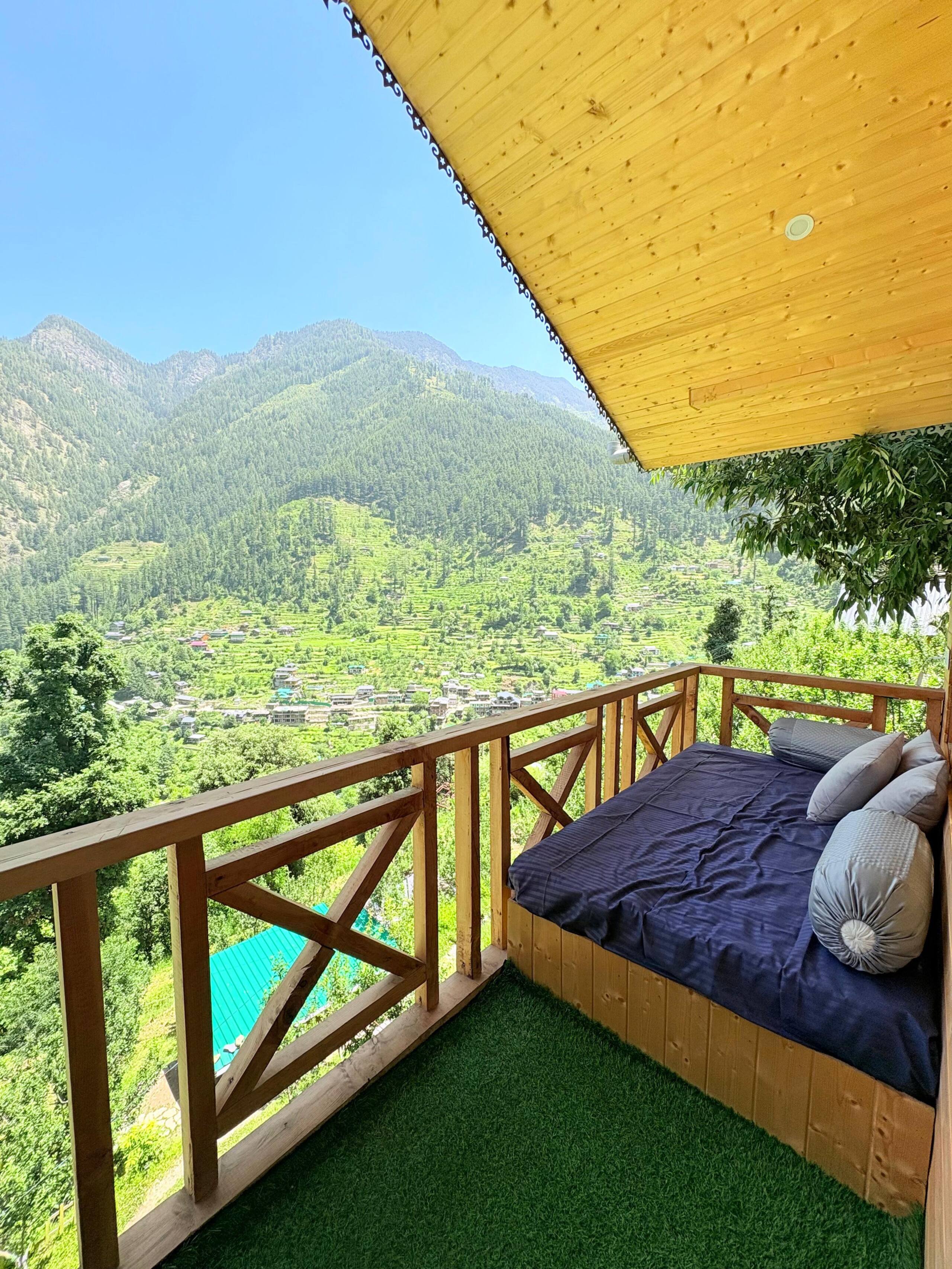whynothere_stays : Treehouse with private Jacuzzi 6