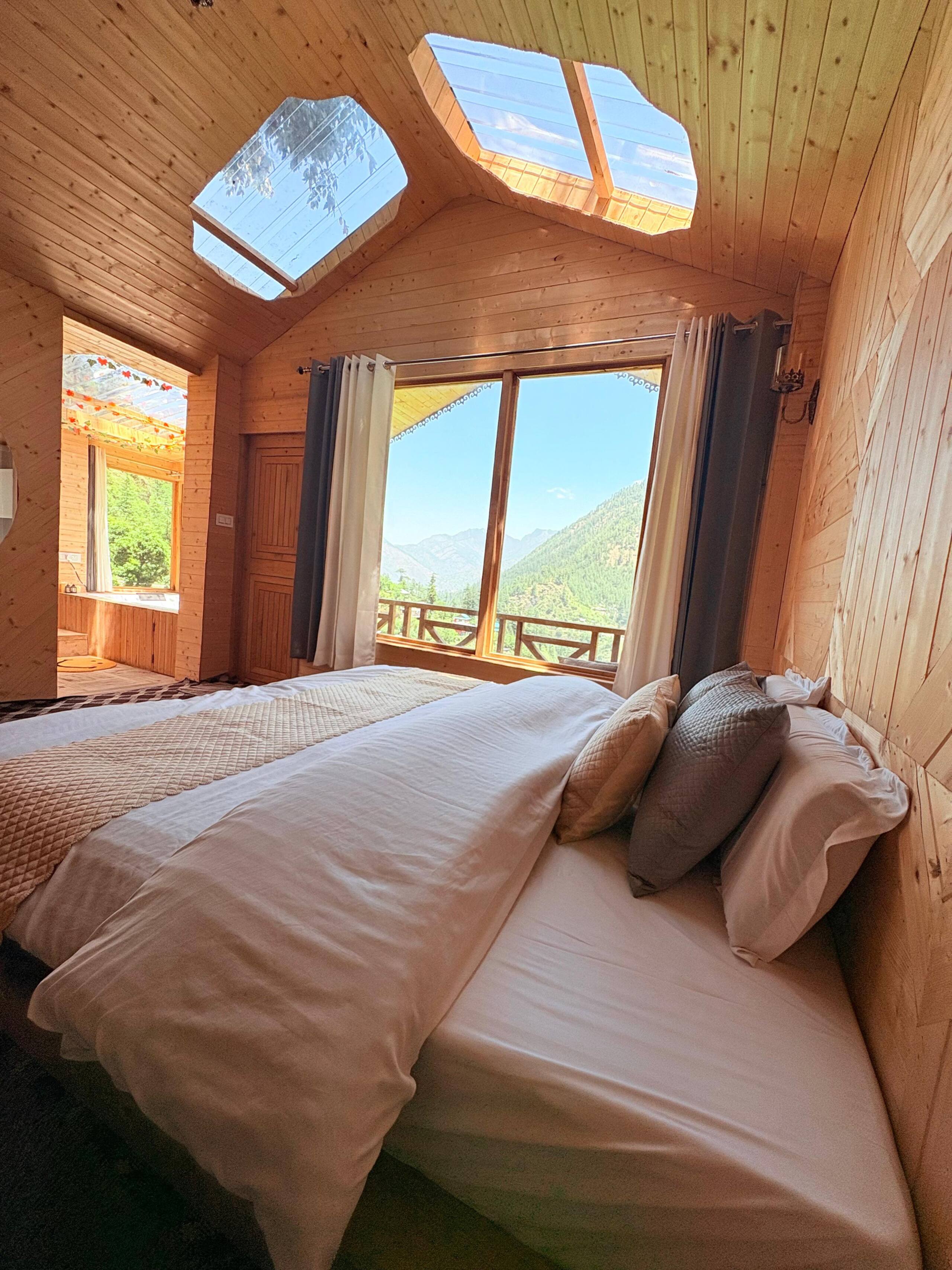 whynothere_stays : Treehouse with private Jacuzzi 10