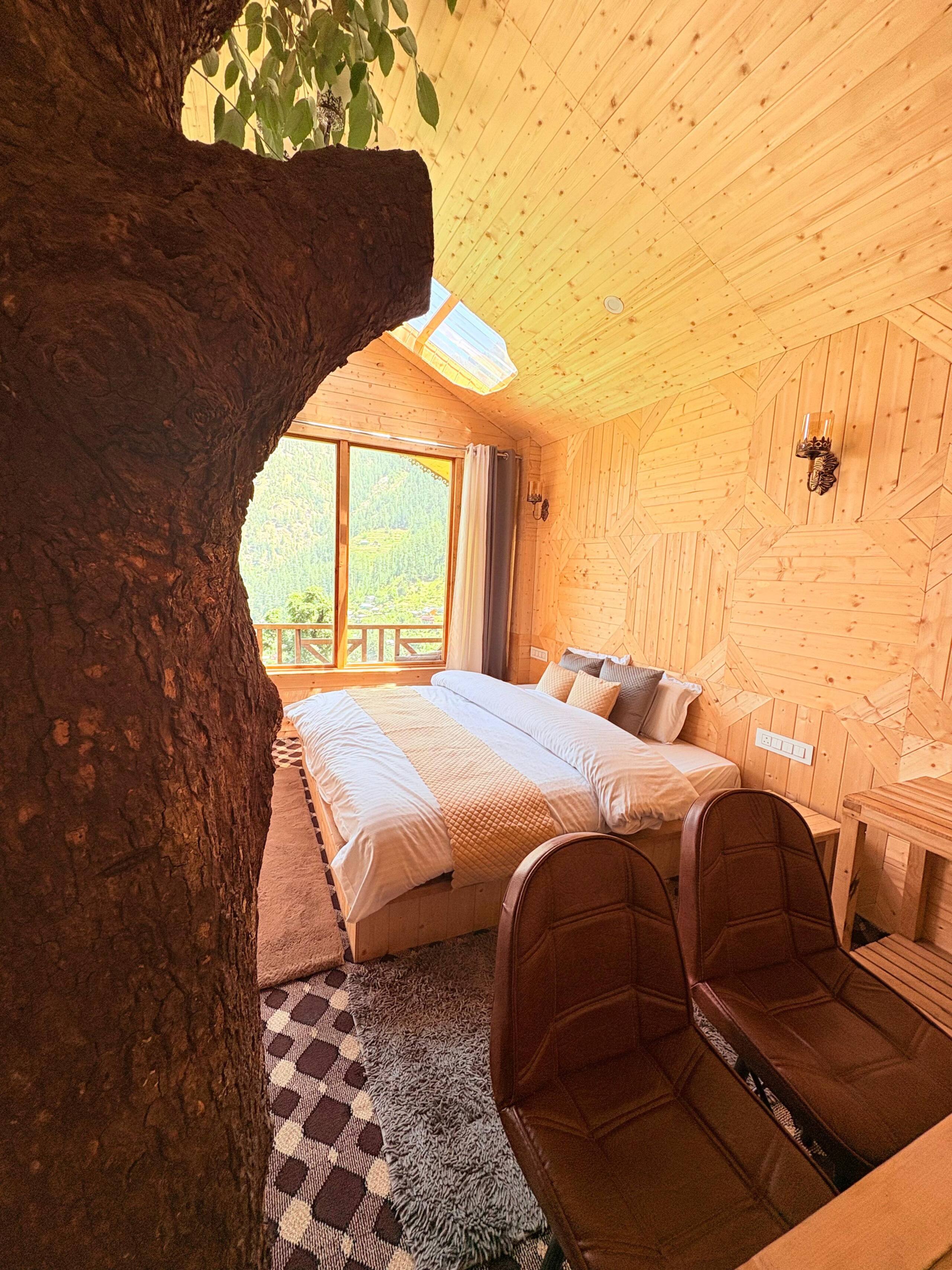 whynothere_stays : Treehouse with private Jacuzzi 9