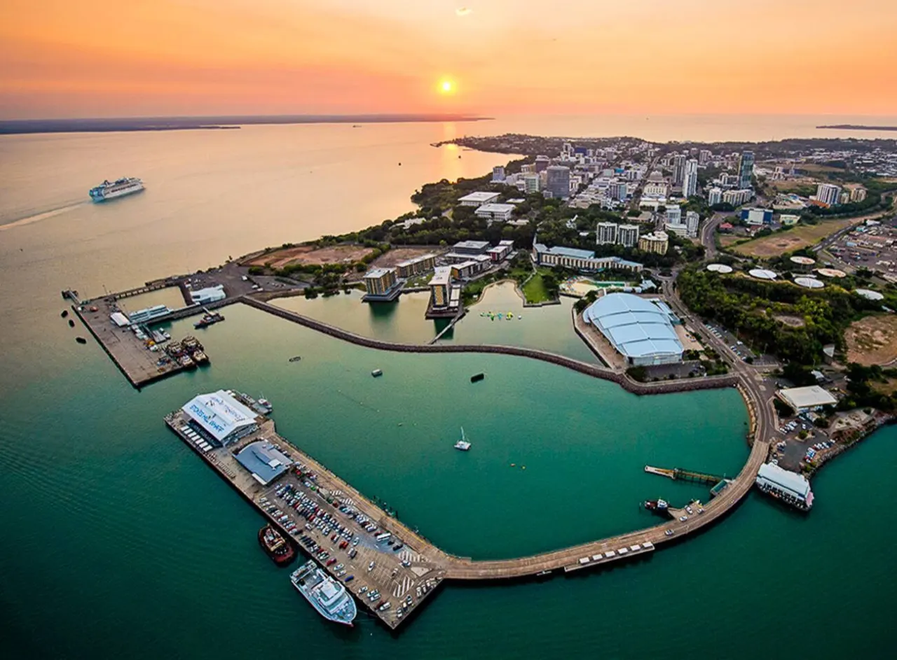 Oceanfront Marvel: Harbour View ~ Pool ~ Parking 8