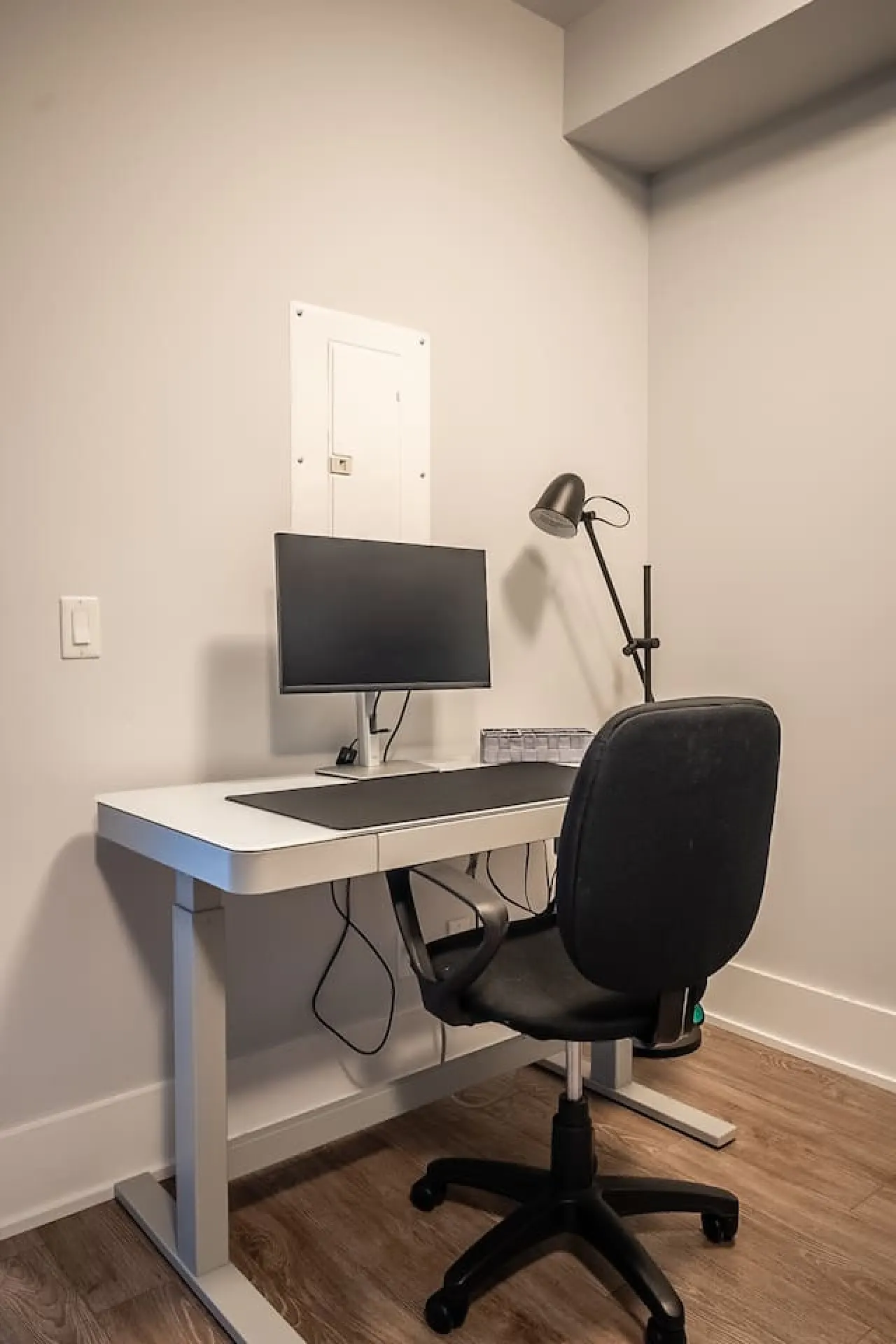 Modern 1BR Condo Free Parking Prime Location 12