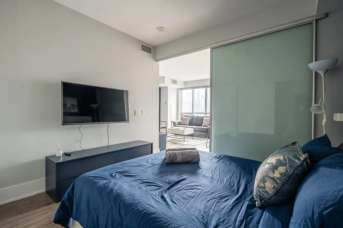 Modern 1BR Condo Free Parking Prime Location 15