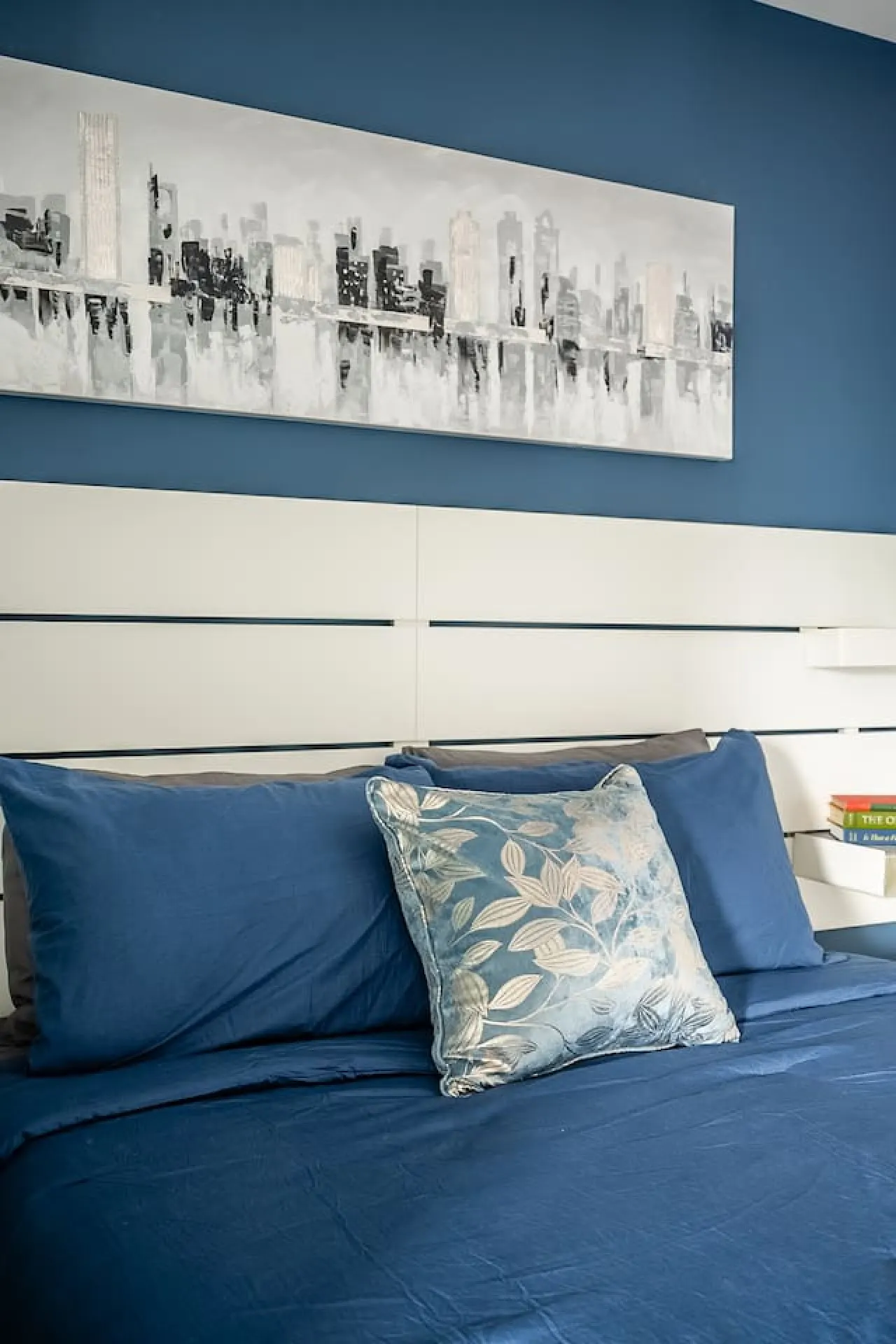 Modern 1BR Condo Free Parking Prime Location 16