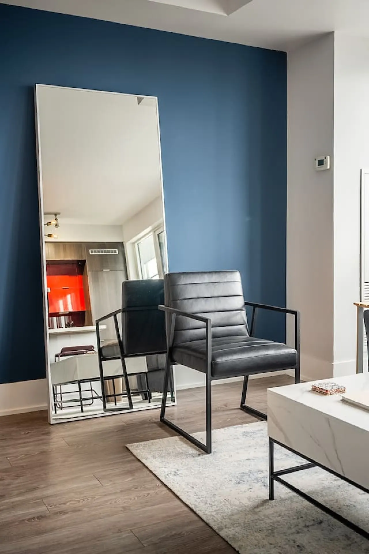 Modern 1BR Condo Free Parking Prime Location 17
