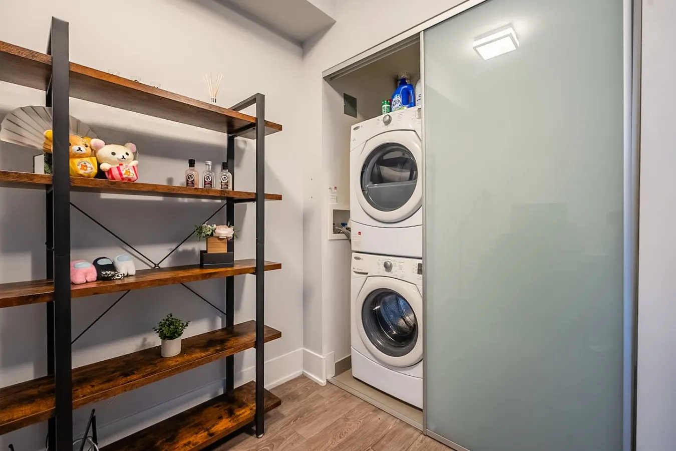 Modern 1BR Condo Free Parking Prime Location 19