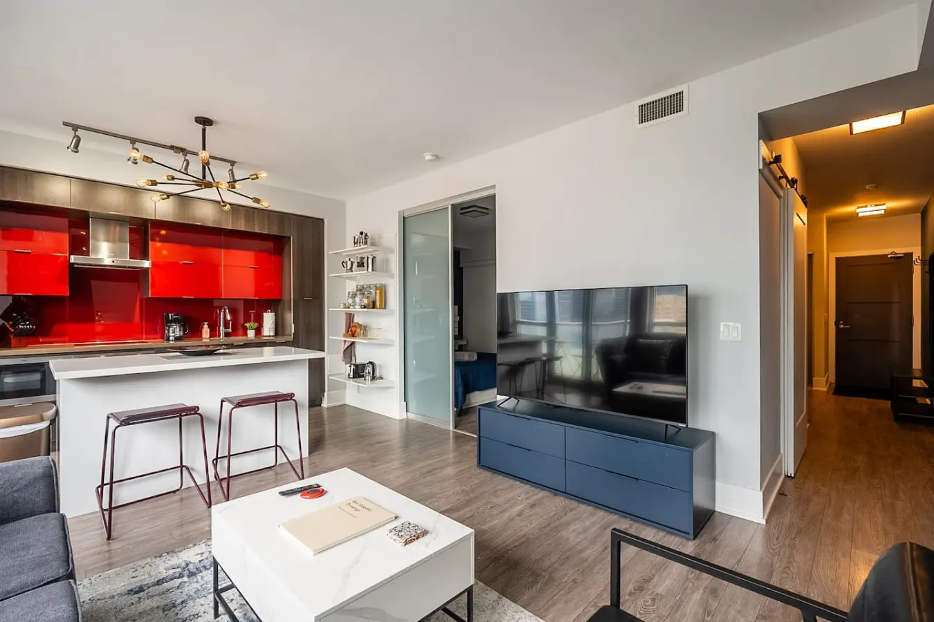 Modern 1BR Condo Free Parking Prime Location 3
