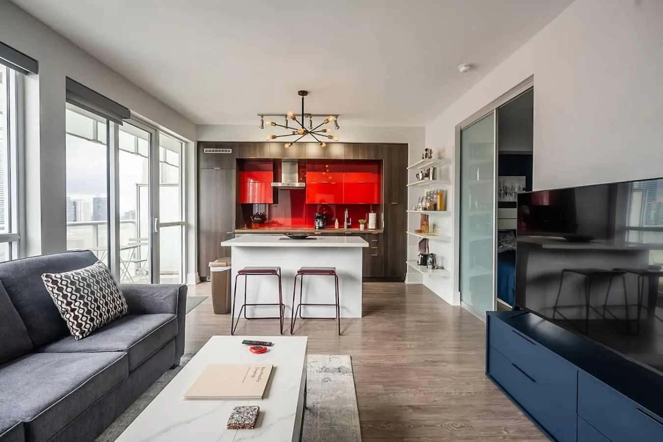 Modern 1BR Condo Free Parking Prime Location 7