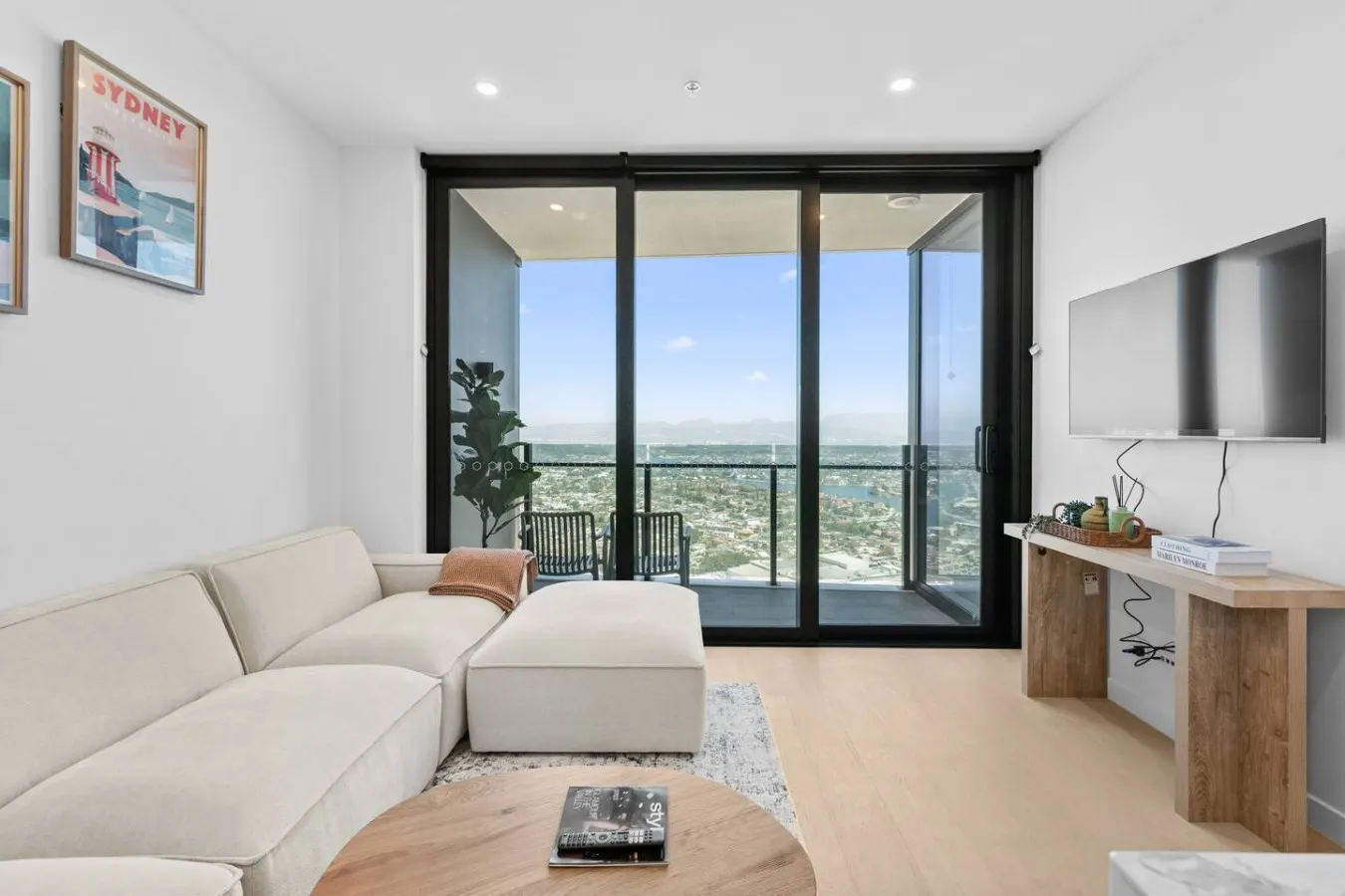 High-Floor 1BR with Views@ Broadbeach