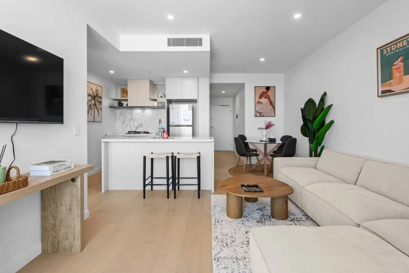High-Floor 1BR with Views@ Broadbeach 13