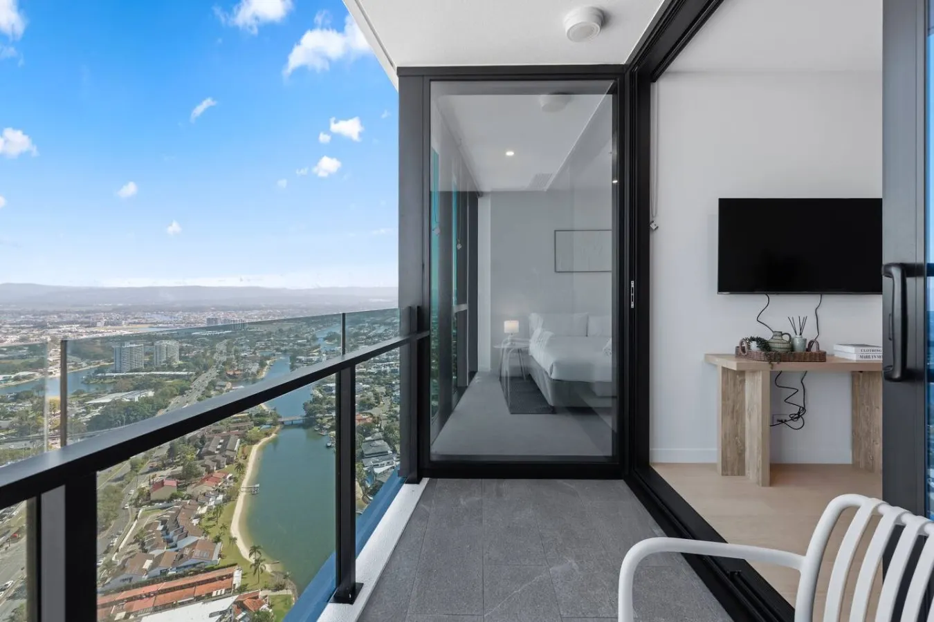 High-Floor 1BR with Views@ Broadbeach 15