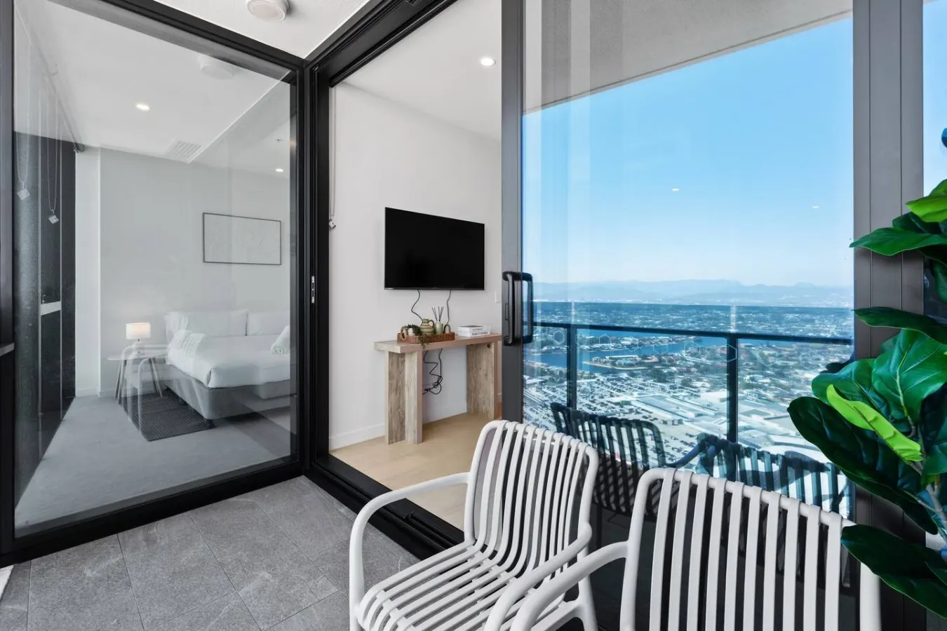 High-Floor 1BR with Views@ Broadbeach 6