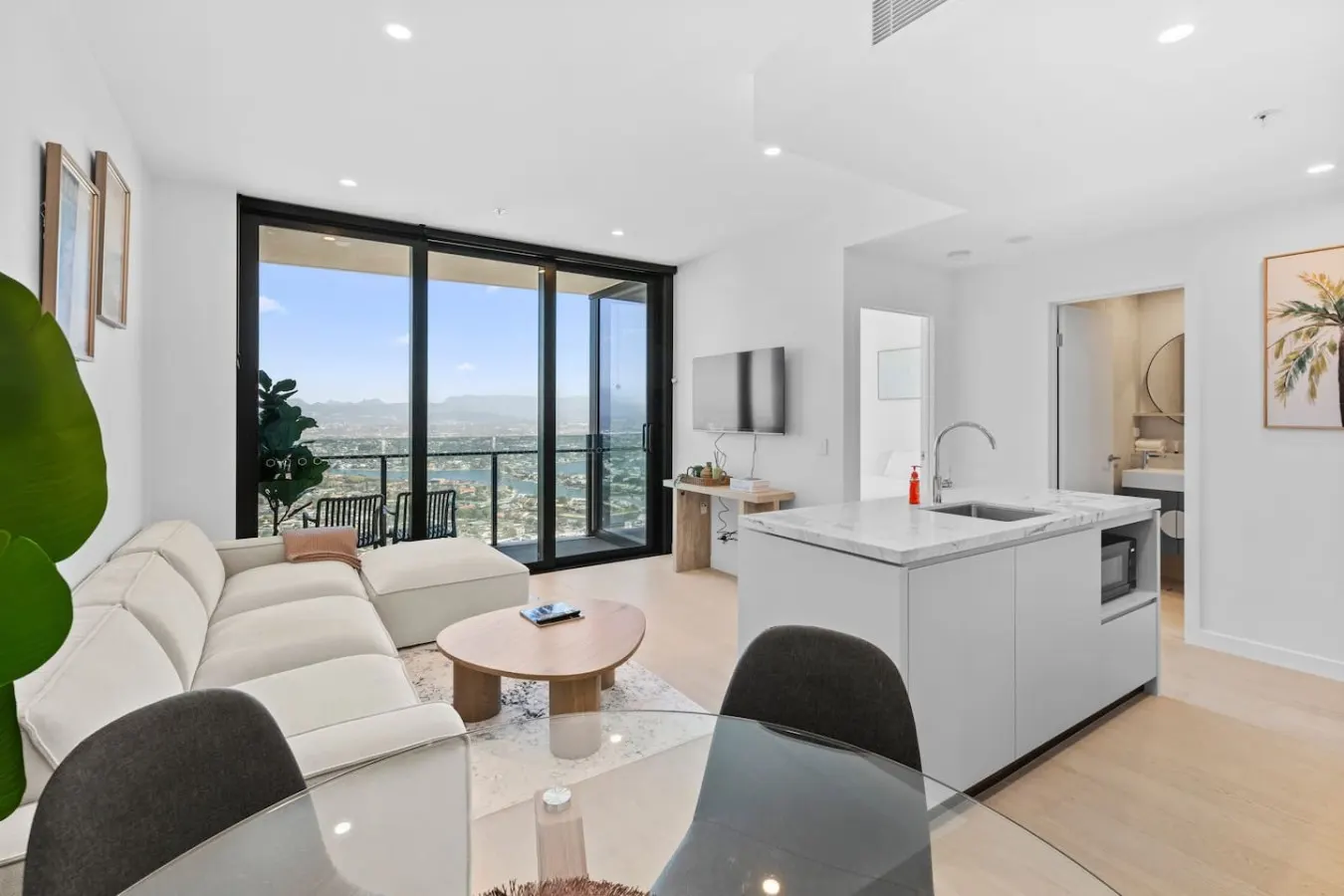 High-Floor 1BR with Views@ Broadbeach 8