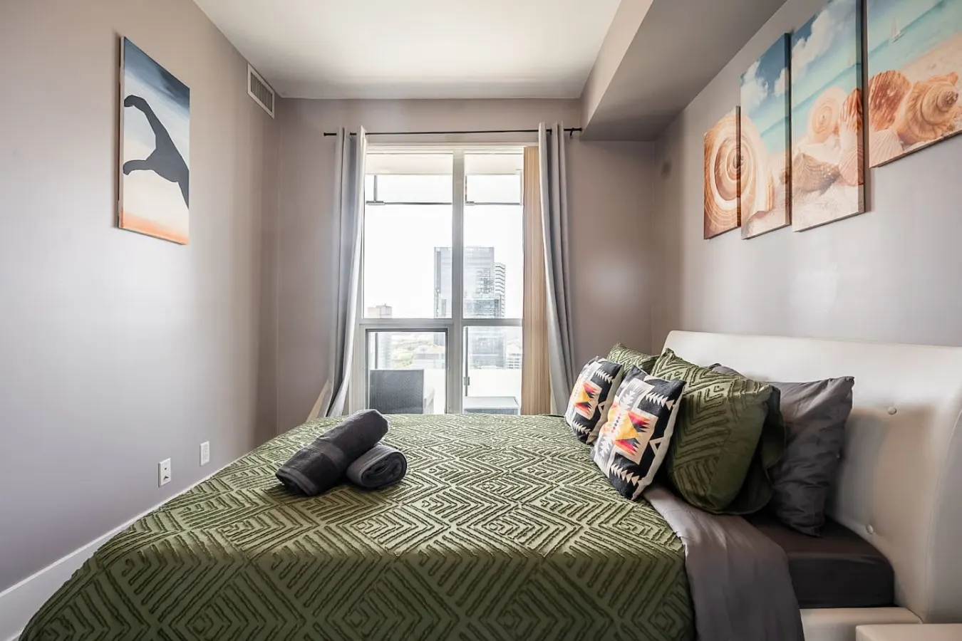 Modern Luxury 1BR Prime Location Amazing Views 13