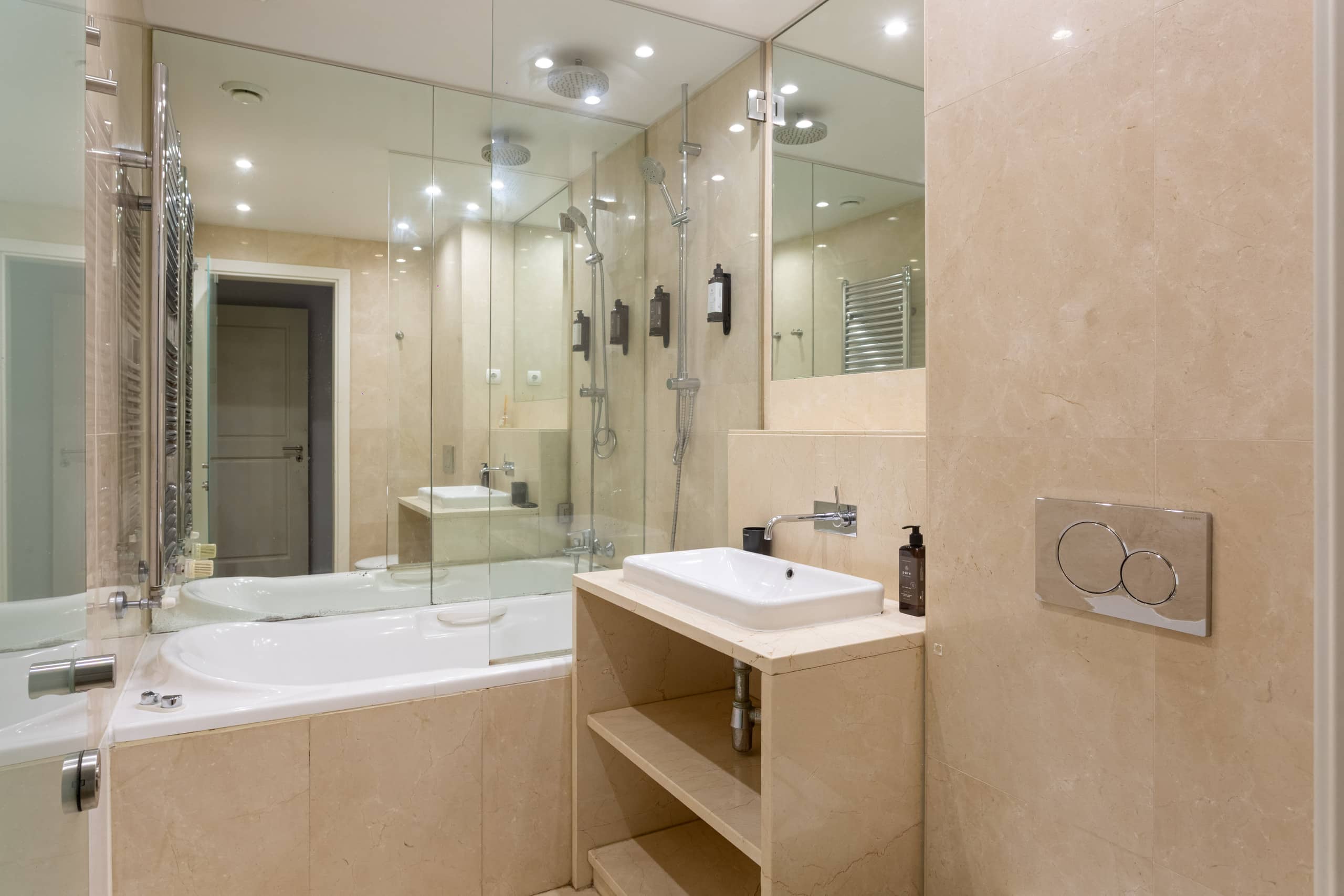 Splendid apartment near Café a Brasileira in Chiado 36