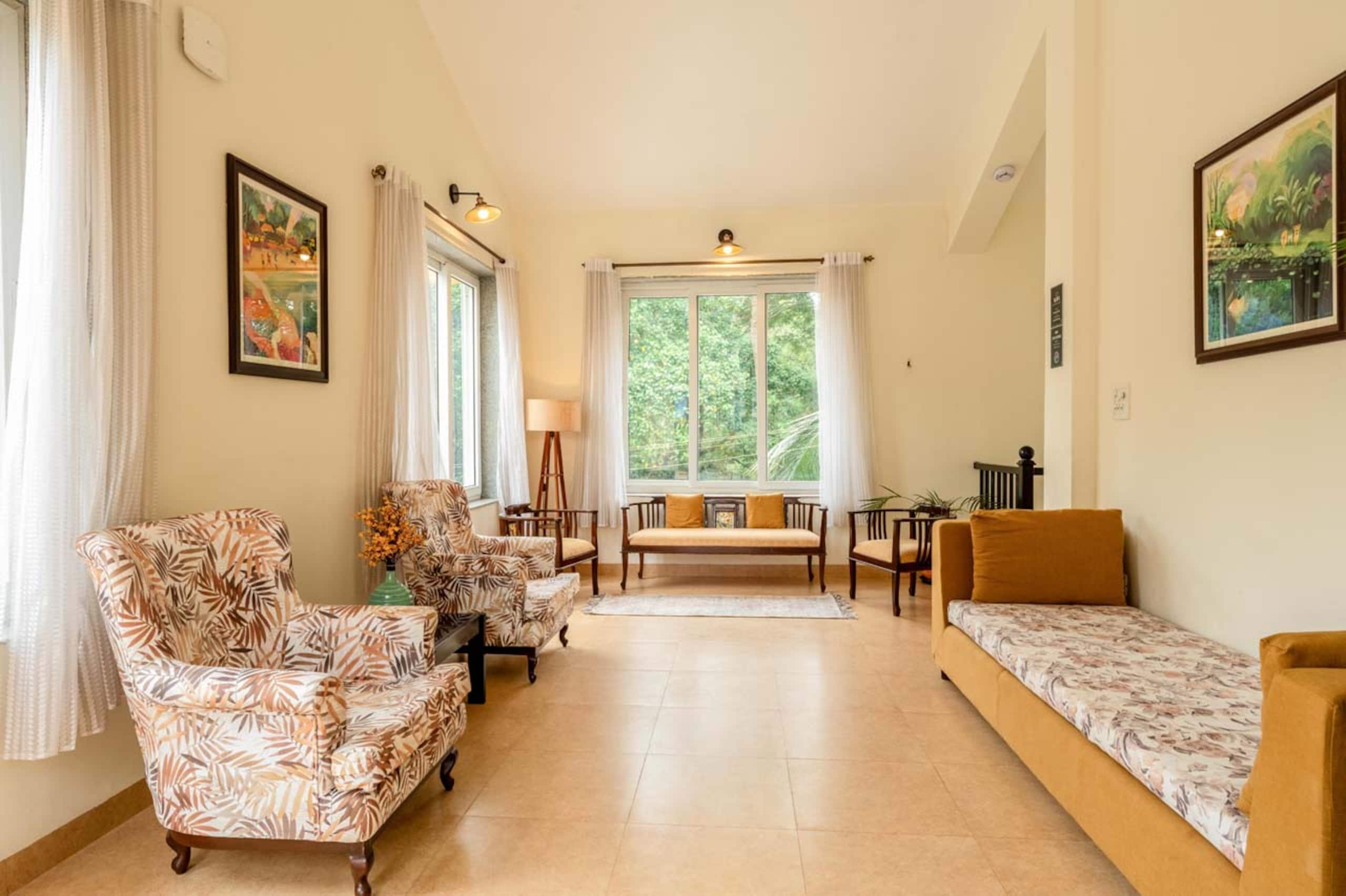 HumbleRock(Yellow) - 3BHK | 700m to beach l Bkfast 24