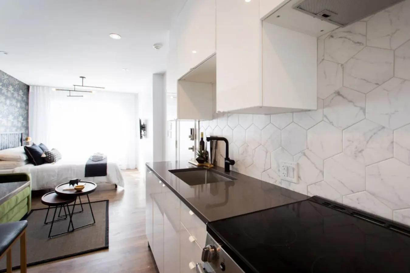 Little Italy - Sunny Green Palms Mini Studio - Unit 204 2