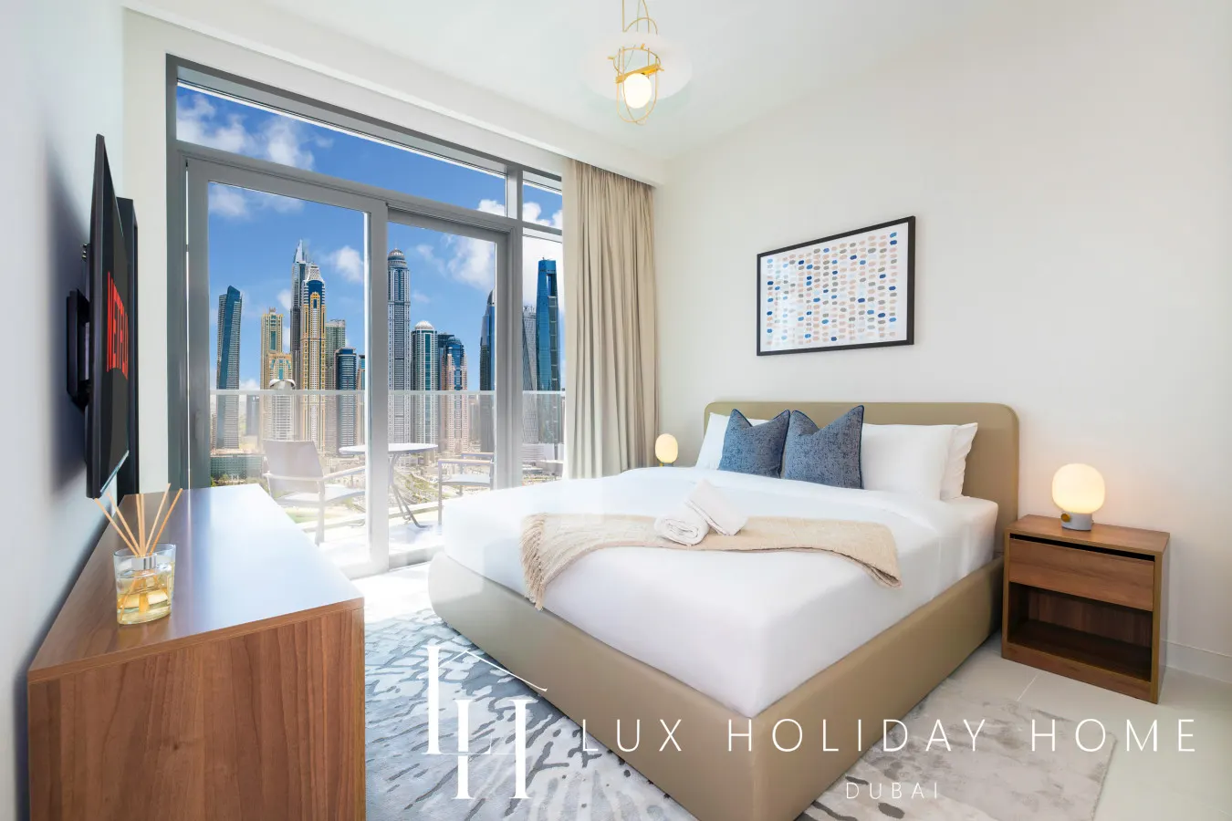 LUX The Marina Vista Beachfront Suite 2 11