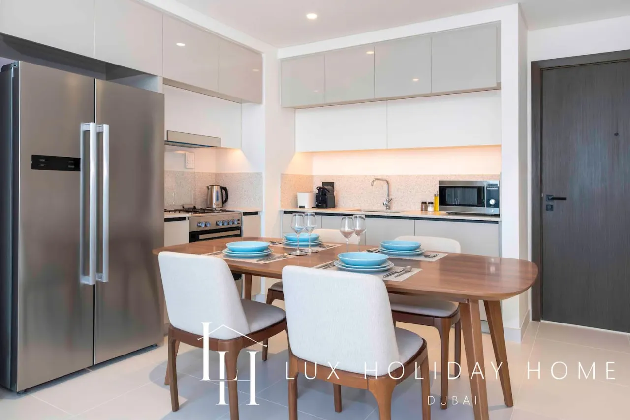 LUX The Marina Vista Beachfront Suite 2 12