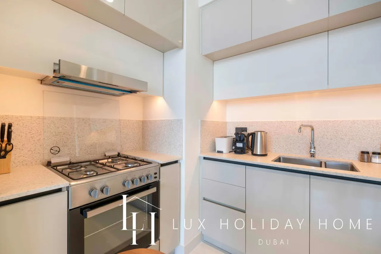 LUX The Marina Vista Beachfront Suite 2 16