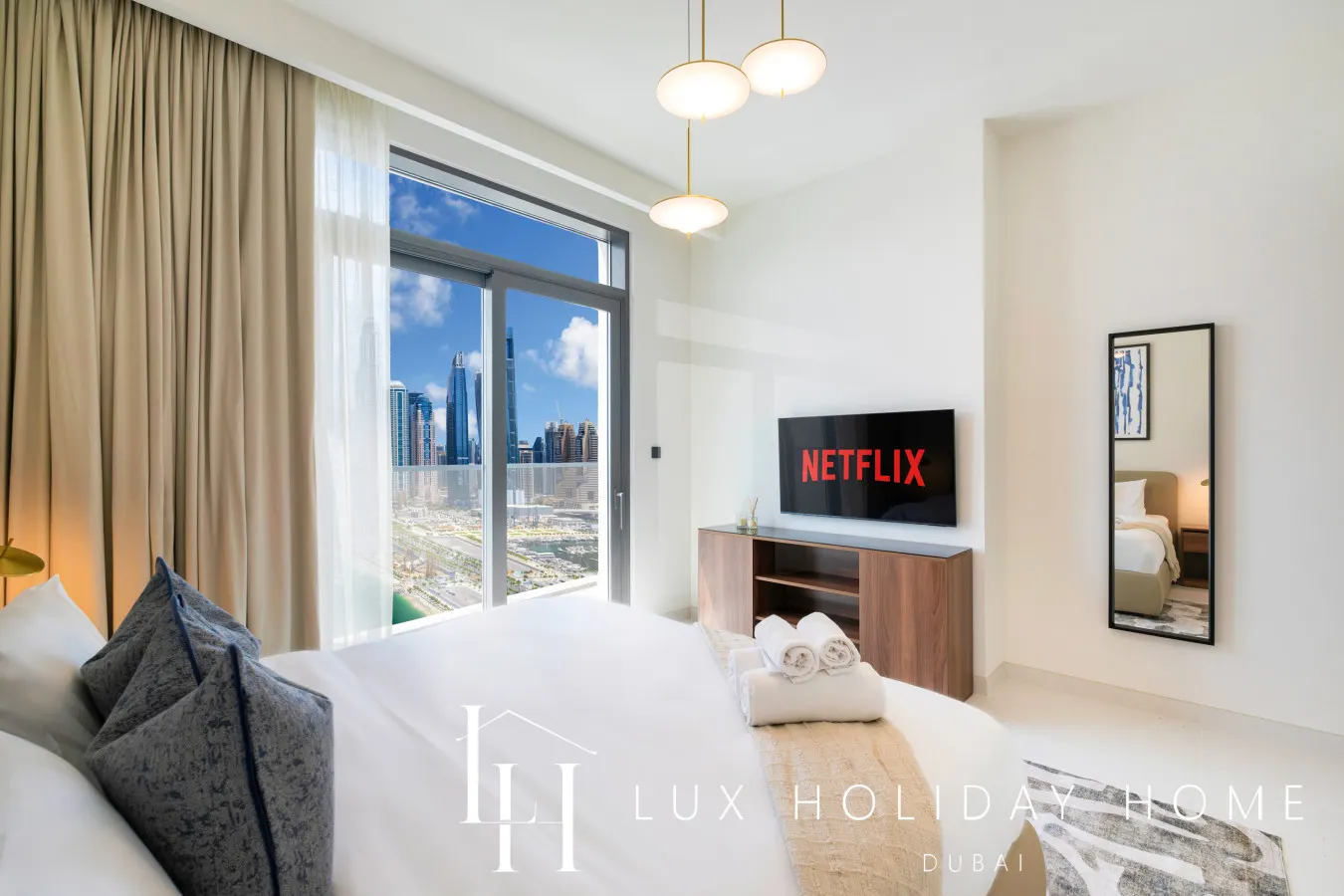 LUX The Marina Vista Beachfront Suite 2 18
