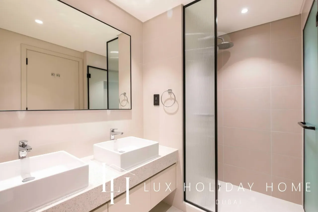 LUX The Marina Vista Beachfront Suite 2 20