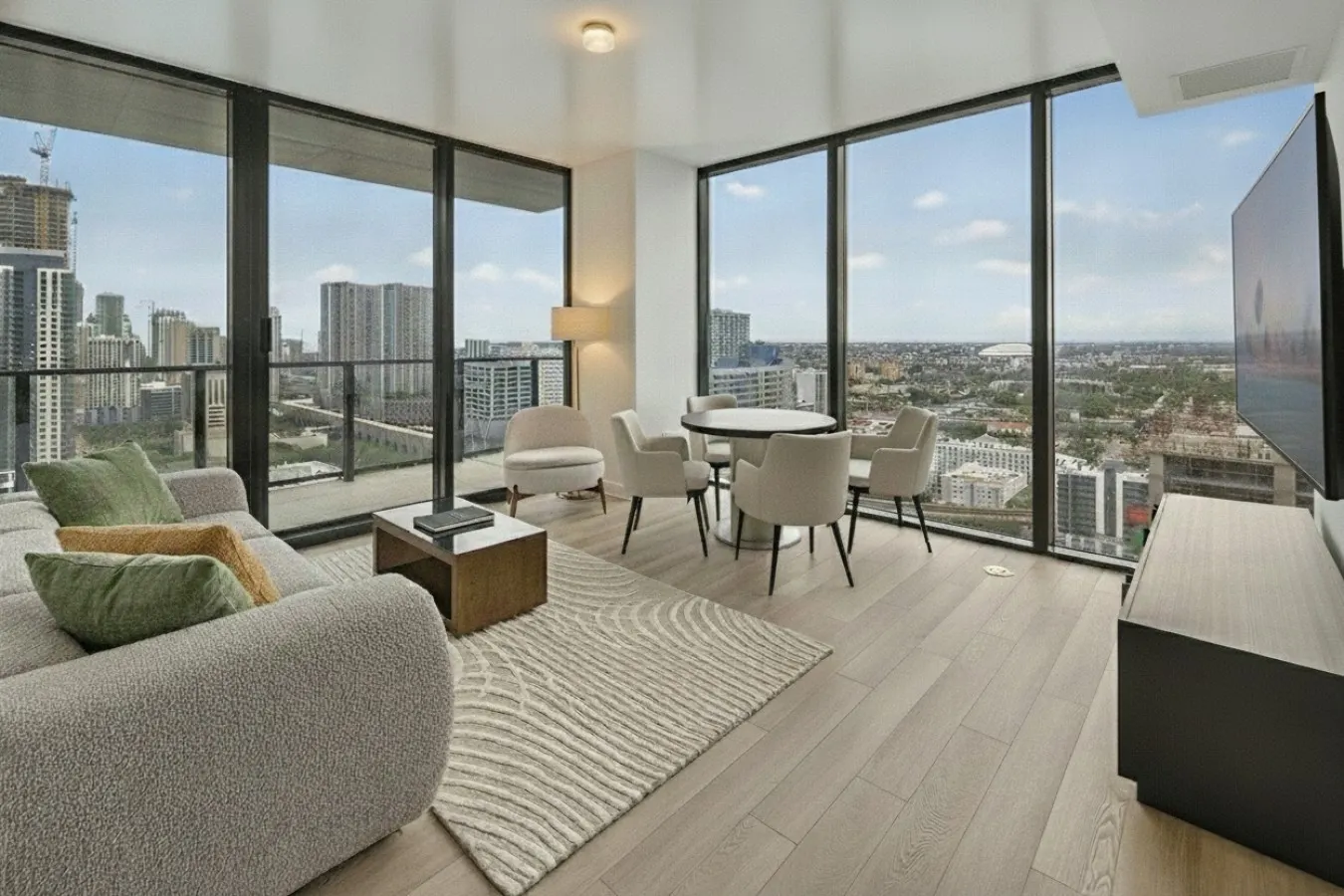 Unit 3210 DV 2BR 2BA 4PPL