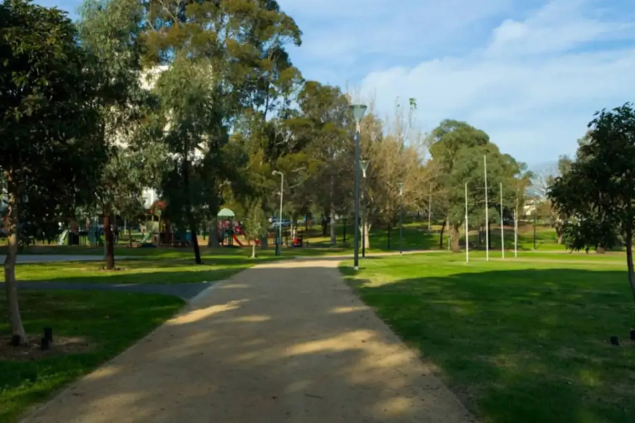 Great surrounds of Kensington by Readyset 14