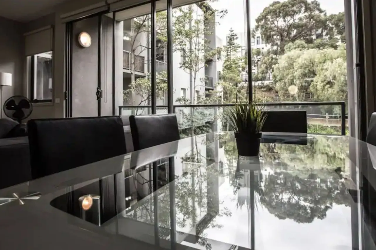 Great surrounds of Kensington by Readyset — photo 4
