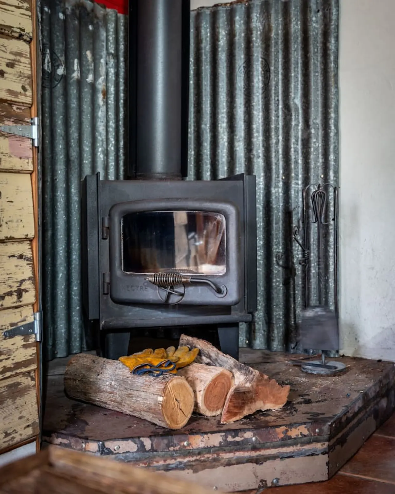 Buttercup Oasis: Rustic Cabin Hot Tub & Firepit 9
