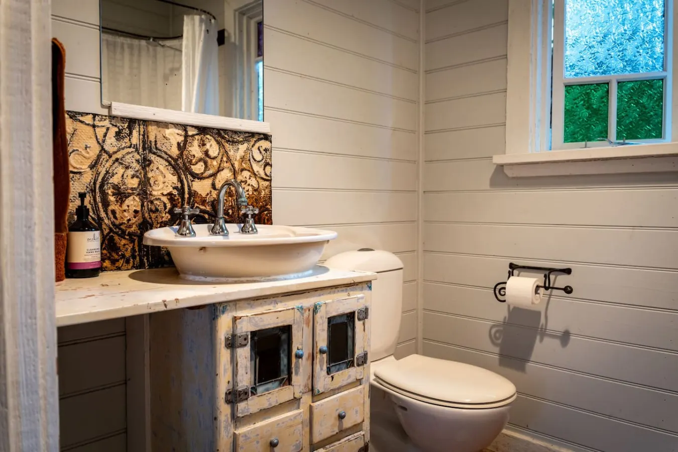 Buttercup Oasis: Rustic Cabin Hot Tub & Firepit 15