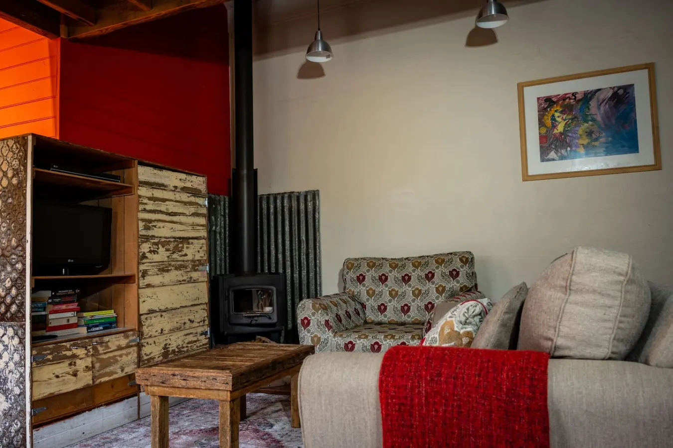 Buttercup Oasis: Rustic Cabin Hot Tub & Firepit 8