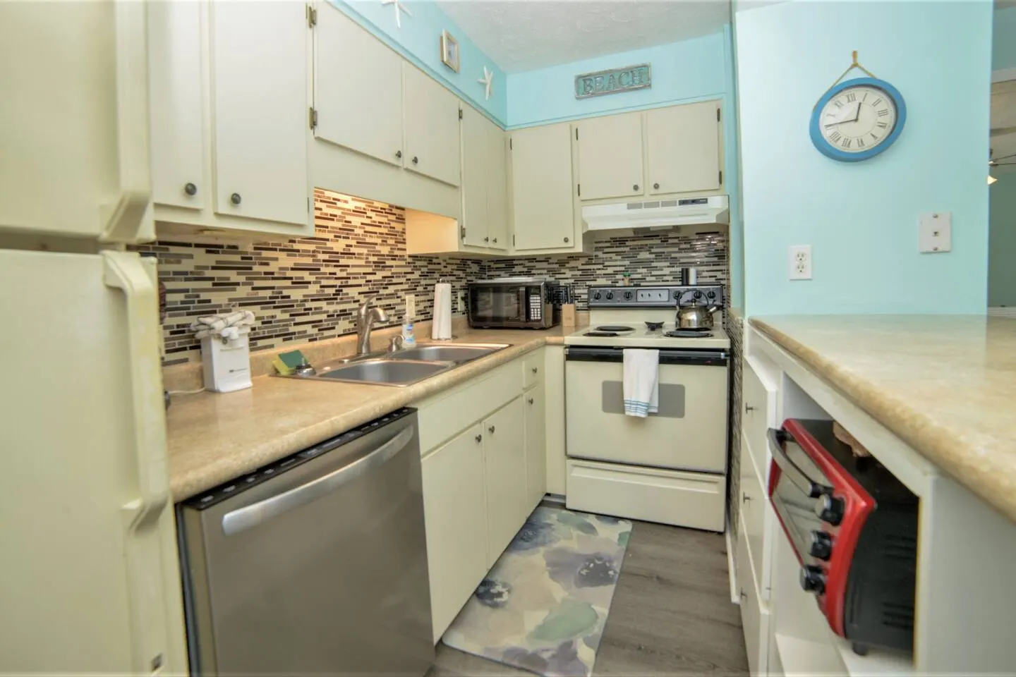 Sunswept 102-Beachfront 1br with Beautiful Views 8