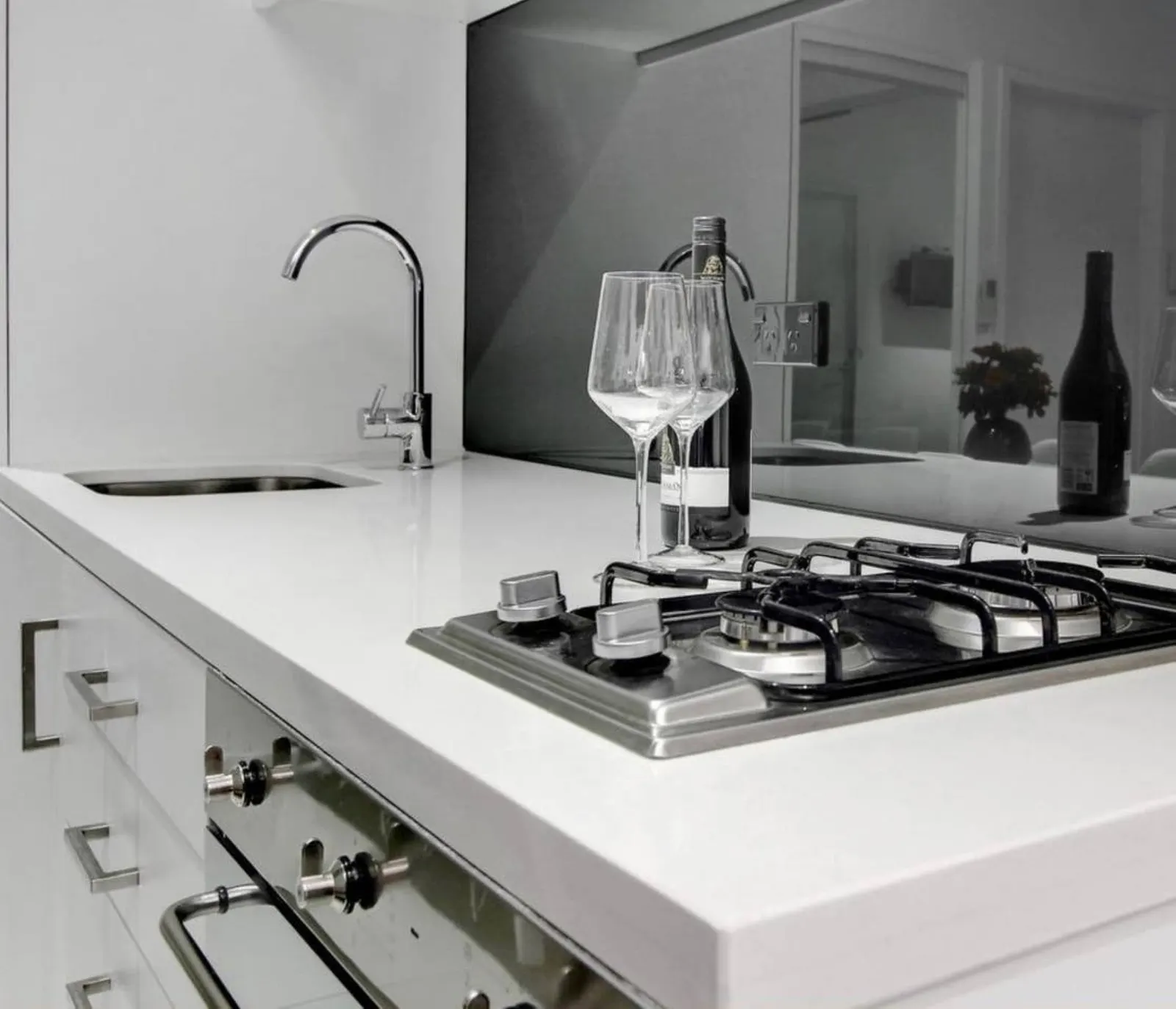 ReadySet Apartments on Little Collins - 1 Bedroom Apartment LC1 6
