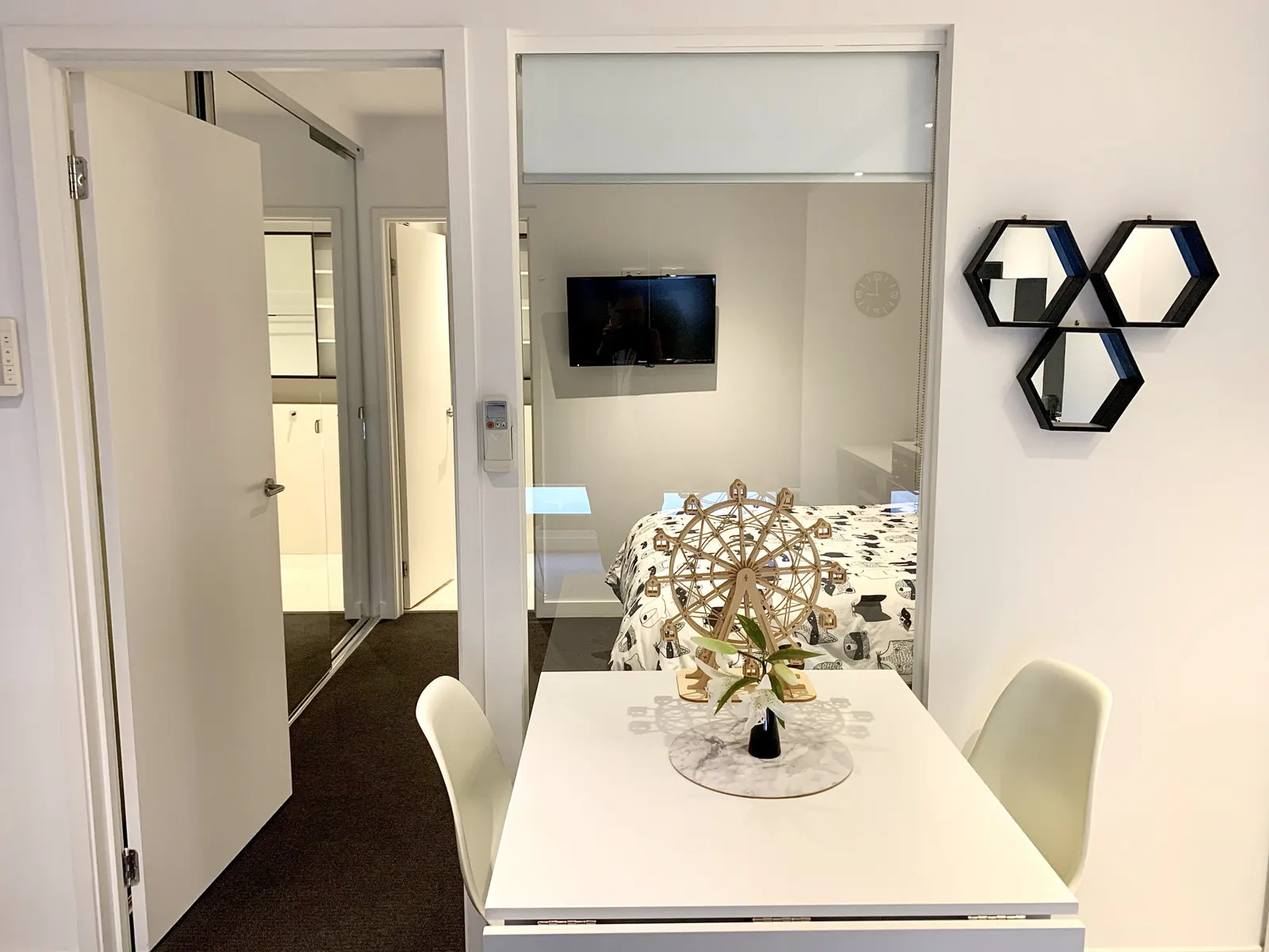ReadySet Apartments on Little Collins - 1 Bedroom Apartment LC1 8