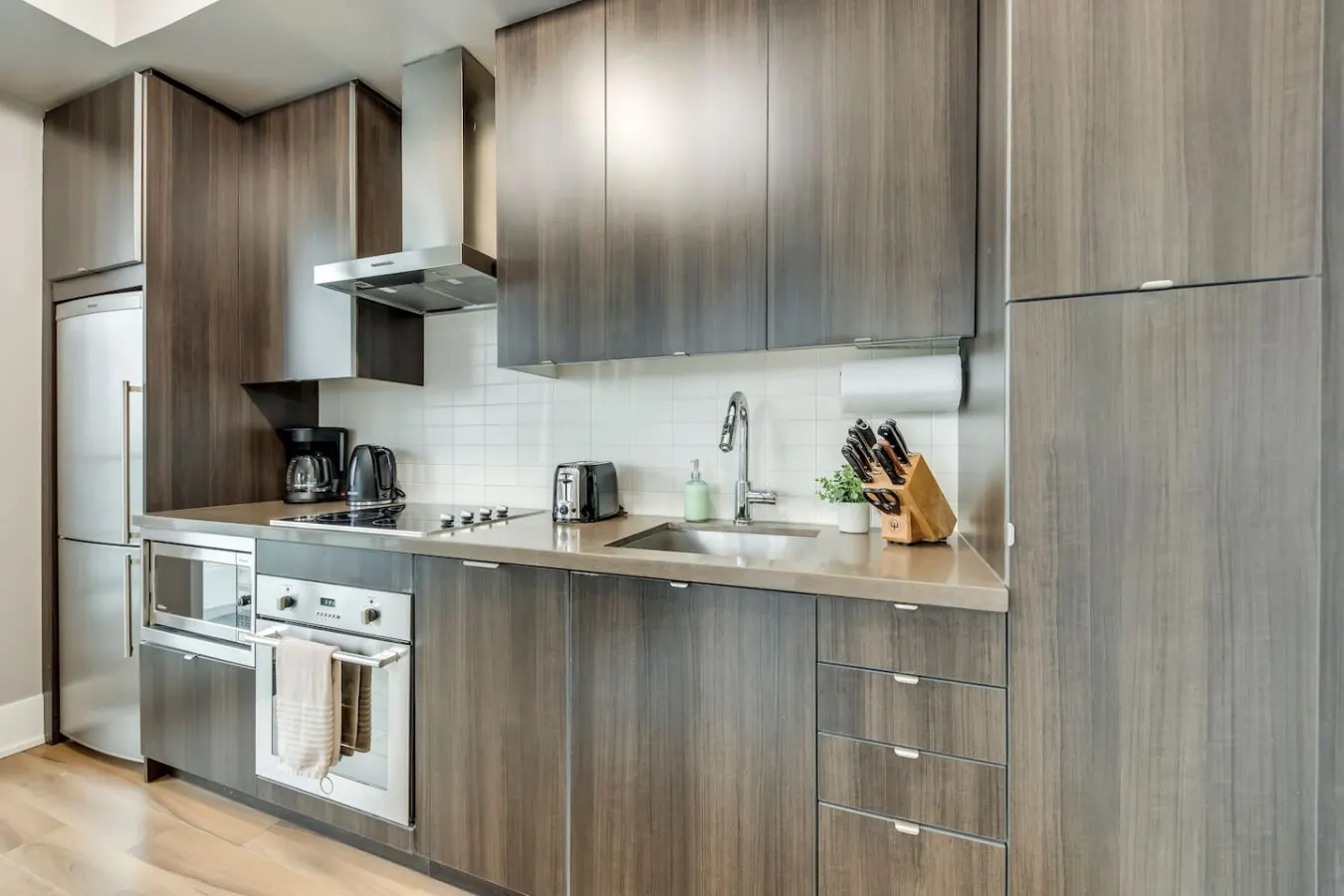 Newly Designed 1BR Condo Sleeps 4 City Views 16
