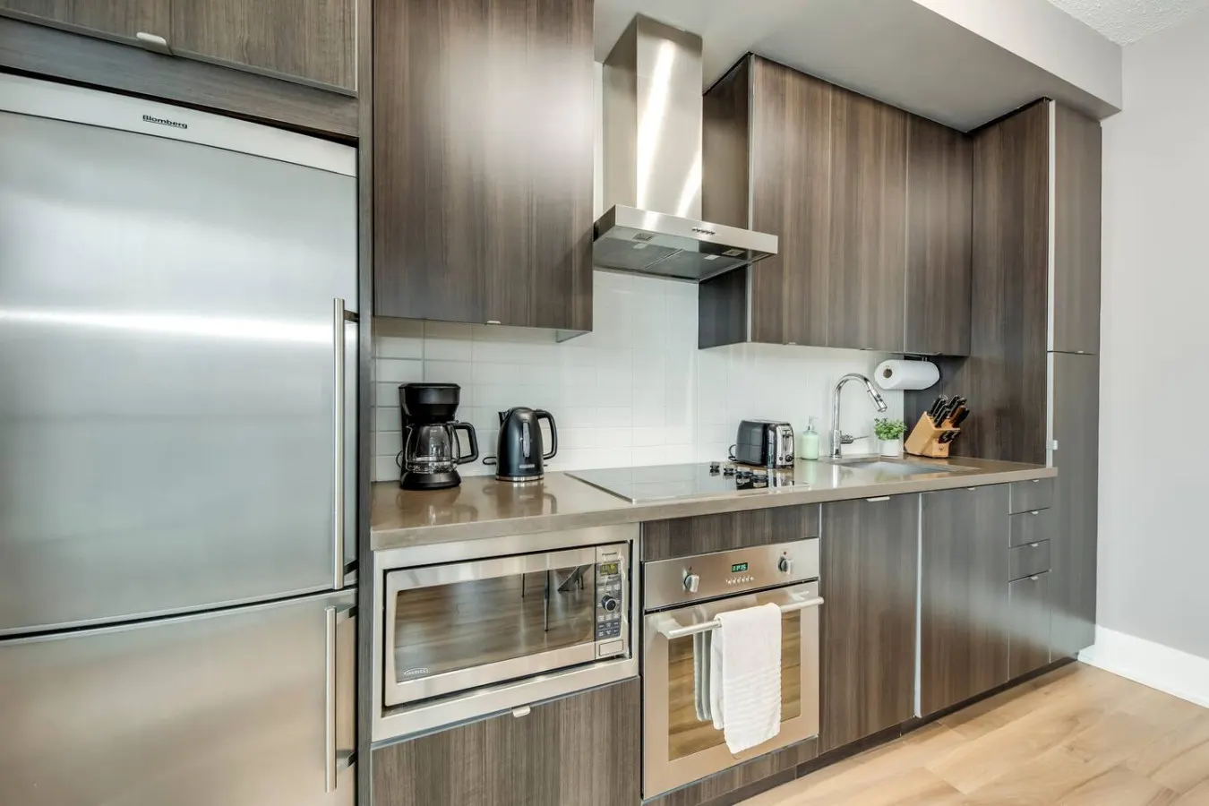Newly Designed 1BR Condo Sleeps 4 City Views 17